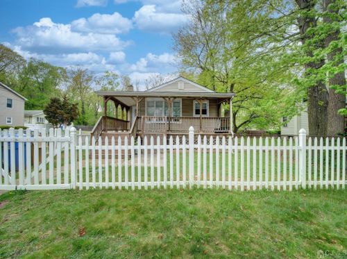 80 Star St, Iselin NJ  08830-1860 exterior
