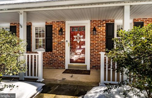 601 Waynesfield Dr, Newtown Square, PA 19073-1512