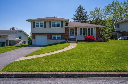 2740 Queen St, Easton, PA 18045-2437