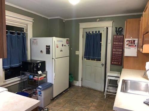 325 Stewart St, Jeannette, PA 15644-1967