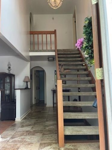 1029 Piney Ridge Dr, Library, PA 15129-8981