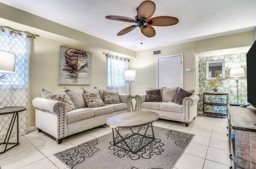 2511 Bernardo De Galvez Ave, Galveston TX 77550 exterior