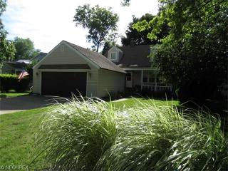 35720 Island Dr, Willoughby, OH 44095-1736