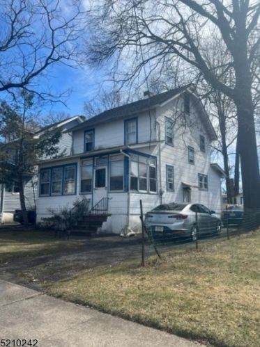 485 3rd Ave, Roselle, NJ 07203-1748
