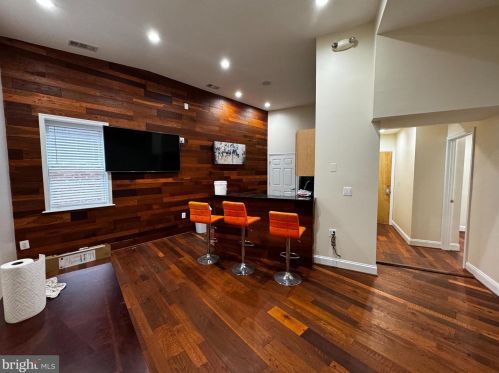 1432 Wisconsin Ave, Washington, DC 20007-2827
