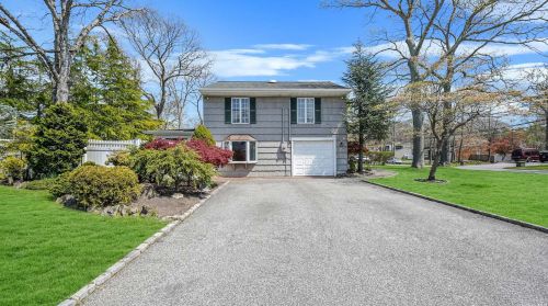 255 Maple St, Islip Manor NY  11751-4801 exterior