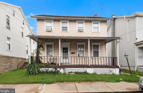 323 Main St, Shoemakersville, PA 19555-1411