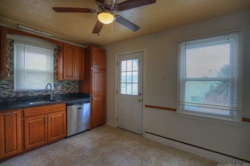 40 Carter Rd, Groton CT  06340-3401 exterior