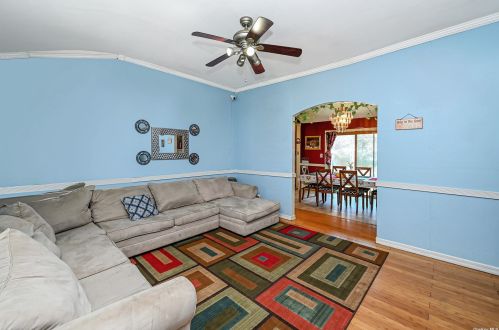 184 Massachusetts Ave, Bayshore, NY 11706-3349