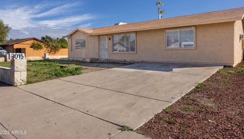 3015 77th Ave, Phoenix AZ  85033-5412 exterior