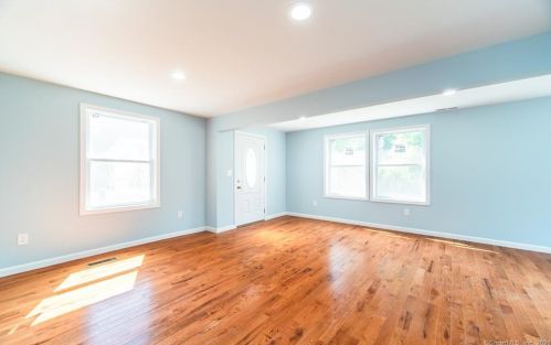 27 Garrigus Ct, Waterbury CT  06716-3103 exterior