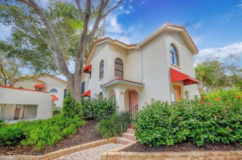 563 Serendipity Dr, Naples, FL 34108-2800