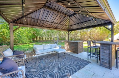 300 Country Clb Dr, Naples FL 34110-1144 exterior