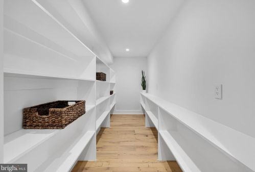 4624 Asbury Pl, Washington DC  20016-4325 exterior