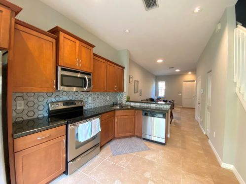 470 Graham Pl, Boynton Beach, FL 33435-5047