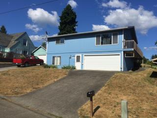 1202 13th Ave, Kelso, WA 98626-5637