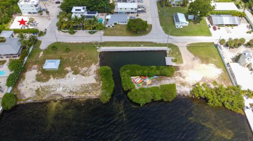 66 Tarpon Ave, Key Largo, FL 33037-2923