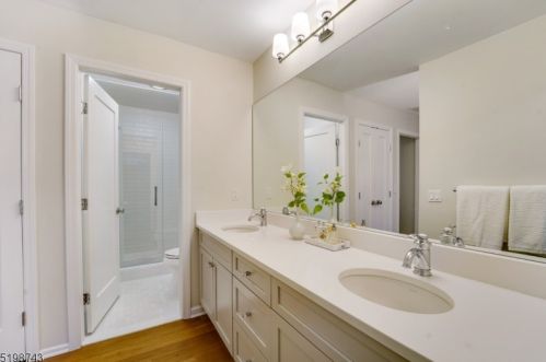 48 Cambridge Rd, Bedminster NJ  07921-1609 exterior