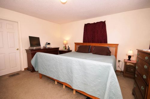 1273 1 Nh Tpke, Northwood NH  03261-3408 exterior