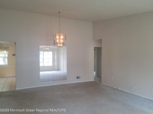 21 Linton Close, East Freehold NJ 07728-3816 exterior