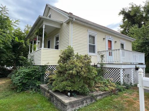 174 Simmonsville Ave, Providence, RI 02919-5818