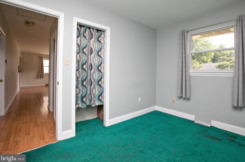 121 Hannold Blvd, West Deptford NJ  08096-1815 exterior