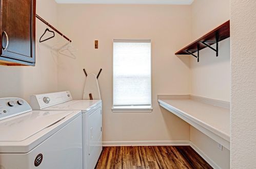 1910 Tumbleweed Cir, West Bend WI  53095-8561 exterior