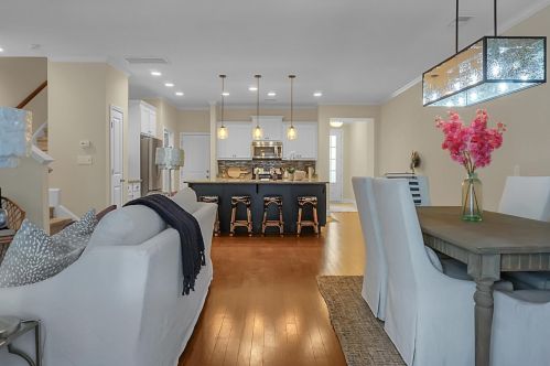 2061 Kings Gate Ln, Mount Pleasant SC  29466-8162 exterior