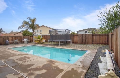 5812 Homewood Way, Riverbank CA  95367-9550 exterior