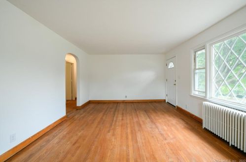 54 Henry St, Waterbury CT  06708-2608 exterior