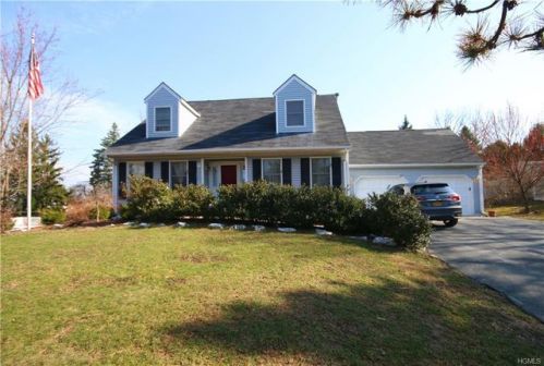 30 Macintosh Dr, Middletown, NY 10941-1025