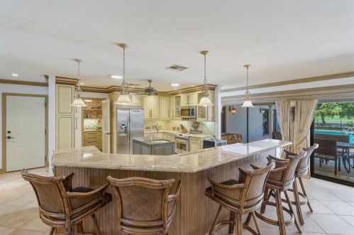 546 Nassau Rd, Marco Island, FL 34145-3620