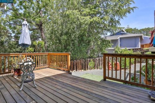 5525 Merritt Dr, Concord CA 94521-4708 exterior