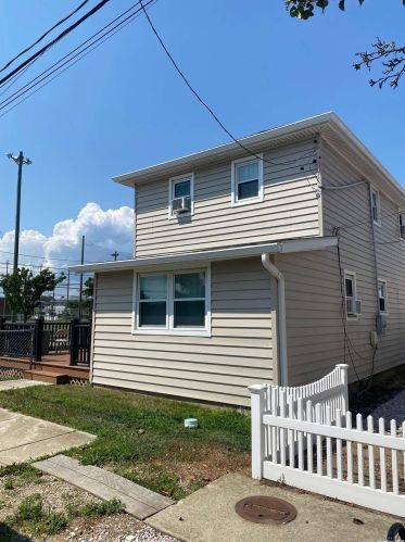 4 John St, East Rockaway, NY 11518-2018