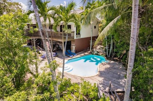 2631 Gulfview Dr, Naples FL  34112-5829 exterior