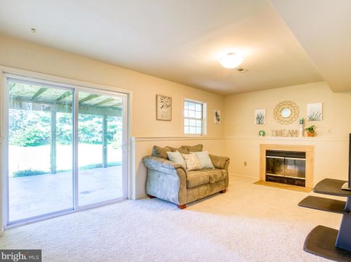 27 Cloverdale Pl, Charles Town WV  25414-4033 exterior