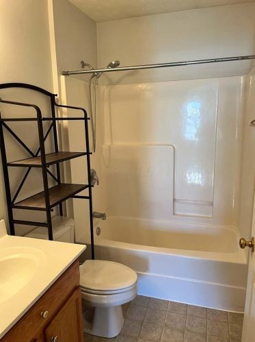 115 Springhouse Dr, Englewood OH  45322-8795 exterior