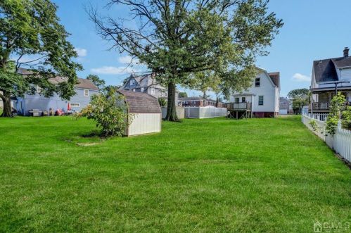 30 Freeman St, Woodbridge NJ  07095-3423 exterior