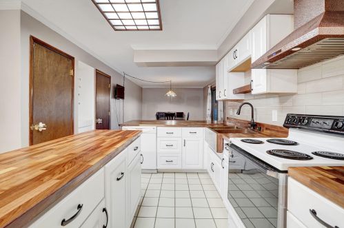 1747 Miller Rd, Lake Geneva, WI 53147-1659