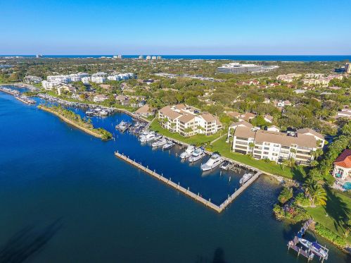811 Oak Harbour Dr, West Palm Beach, FL 33408-2167