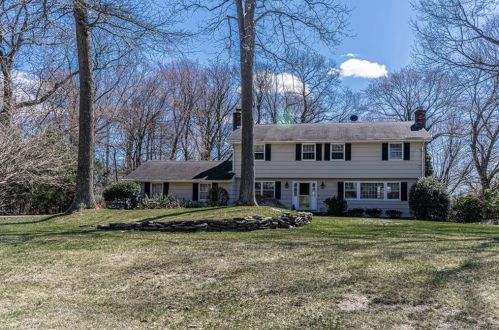 6 Green Haven Rd, Bridgeport, CT 06611-2631