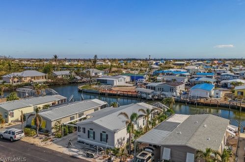 3096 Harpoon Ln, Saint James City, FL 33956-2315