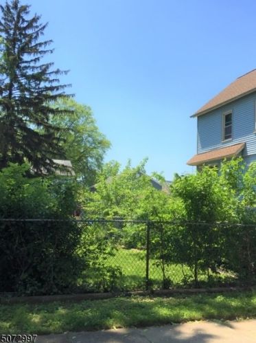 444 Stockton Ave, Roselle, NJ 07203-1445