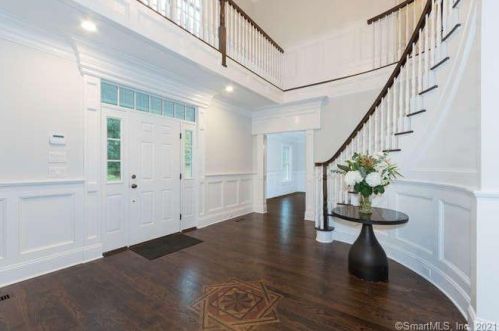 108 Charter Oak Dr, New Canaan, CT 06840-6703