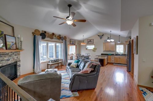 18 Oak Ridge Trl, Deerfield, WI 53531-9358