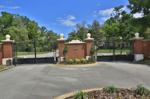 1 Hickory Ln, Flagler Beach, FL 32136-4931