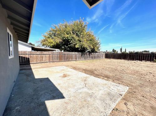 7076 Barbera Ave, Winton CA  95388-9302 exterior