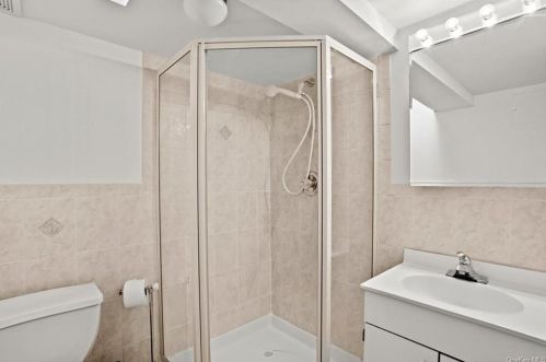 579 Bedford Rd, Pleasantville NY  10570-3348 exterior
