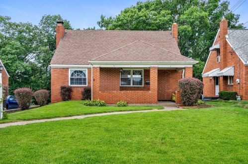 404 Sceneridge Rd, Mckeesport, PA 15133-2224