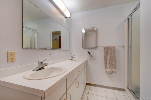 139 Wyneding Hill Rd, Manchester CT  06040-6608 exterior